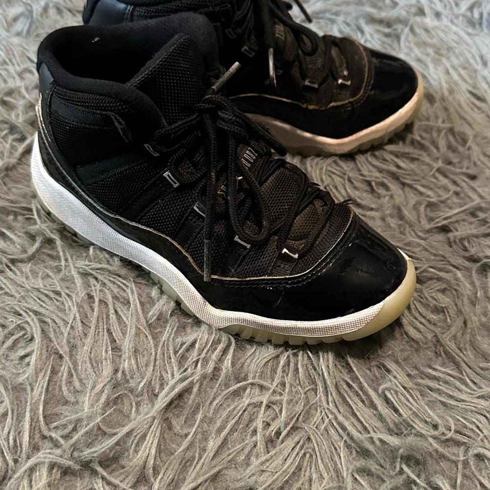 Jordan Kids Black and White Sneakers - Picture 3 of 5
